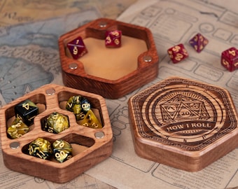 Scatola di dadi da gioco RPG incisa / DnD Dice Vault / Porta dadi, Deposito in legno, Dnd, Confezione regalo, Custodia per dadi Confezione regalo Personalizzata DNDB1