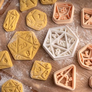 RPG Dice Cookie Cutter Set of 7 – DnD Medieval Fantasy D20 Dice for Pastry, Dough, Biscuit and Cookies | Dungeons & Dragons Baking Mold
