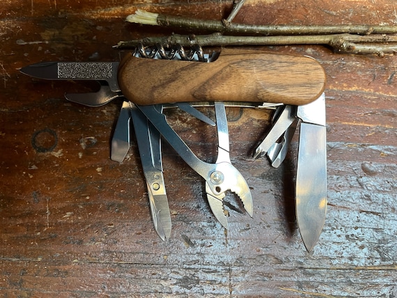 Victorinox Evowood S557 Walnut With 12 Tools. Weighs 125grams Etsy