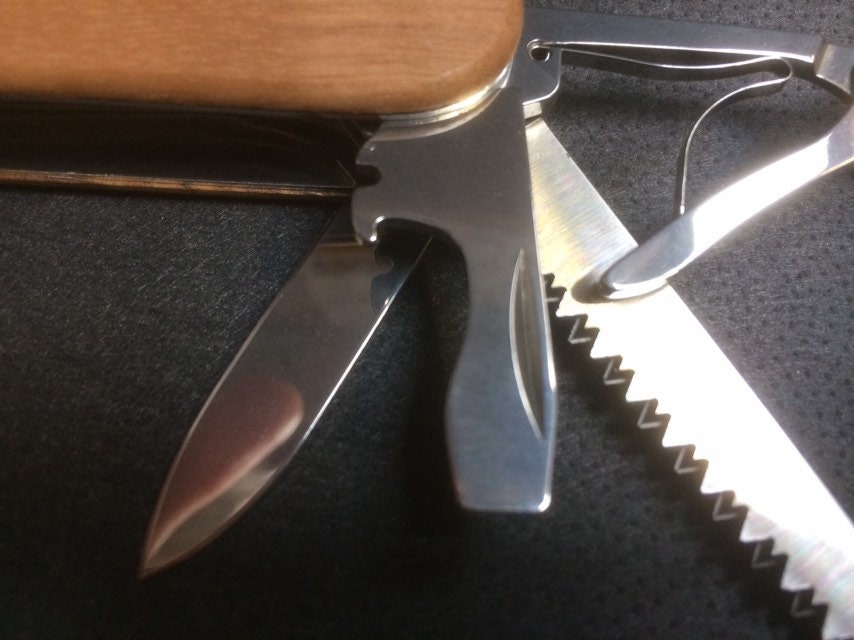 Victorinox Huntsman Bois 1.3711.63 couteau suisse
