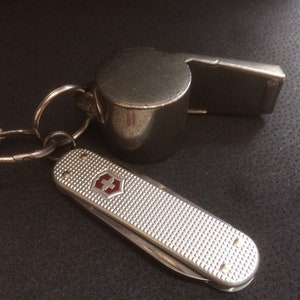 Victorinox 'Classic Alox' 5 functions-scissors, file and screwdriver & keyring