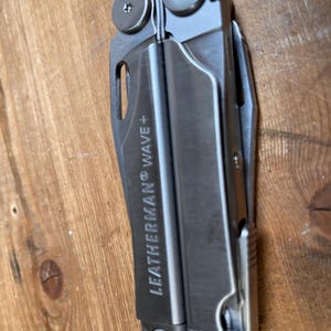 Leatherman Wave Multitool: 18 Tools, Leather & Nylon Sheath, Gift Boxed