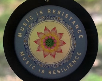 &quot;Ohrringe &quot;&quot;Musik ist Widerstand; Musik ist Widerstand&quot;&quot; Anti-Trumpf Schmuck demokrat, Musikliebhaber, Musiker Geschenk, friedlicher Demokrat.&quot;