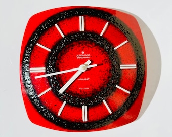 Horloge en céramique vernissée Junghans. Allemagne, années 70