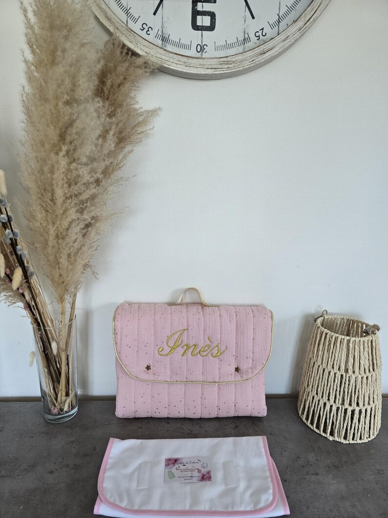 tapis à langer nomade personnalisé en double gaze de coton à pois dorés image 16