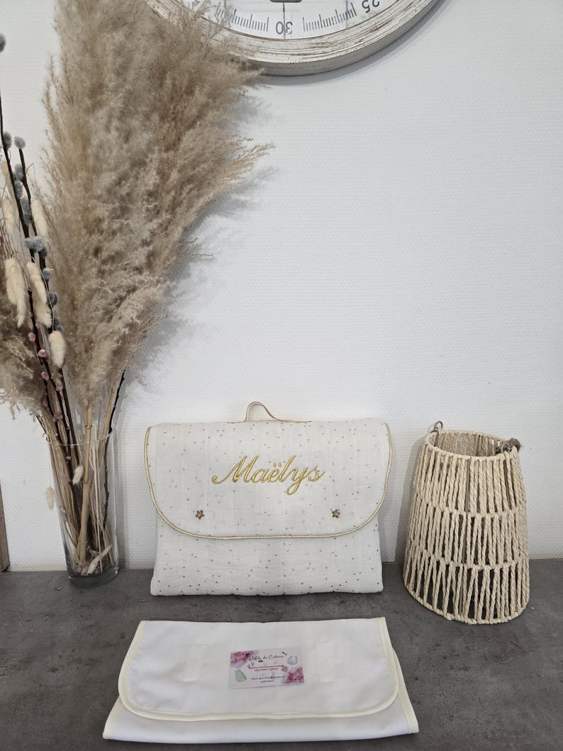 tapis à langer nomade personnalisé en double gaze de coton à pois dorés image 17