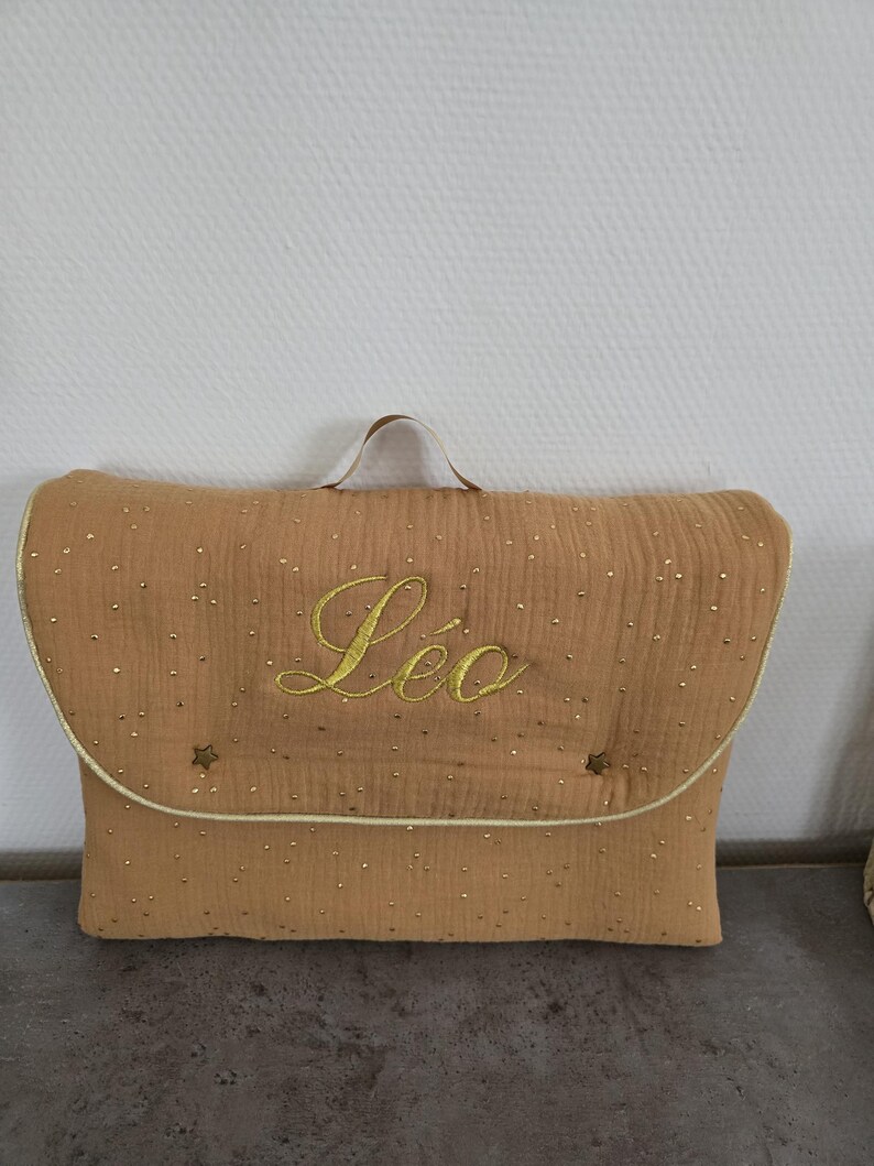 tapis à langer nomade personnalisé en double gaze de coton à pois dorés image 10
