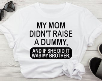 Min mamma uppfostrade inte en docka och om hon gjorde det var det min bror rolig syskon svg, sarkastisk syskon svg för tröjor, sarkastisk humor nyhet