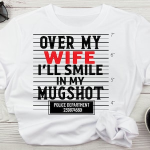Over mijn vrouw zal ik glimlachen in mijn Mugshot SVG, huwelijk SVG, Mugshot Svg, sublimatie Mugshot Svg, paren Svg