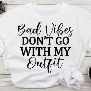 Las malas vibraciones no van con mi atuendo motivacional svg, buenas vibraciones sólo inspirador divertido svg, sin malas vibraciones descarga digital svg, png