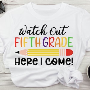 Cuidado, quinta série, aqui vou eu sublimação Svg. Download digital da 5ª série de volta às aulas, primeiro dia de aula da 5ª série, Pencil Svg