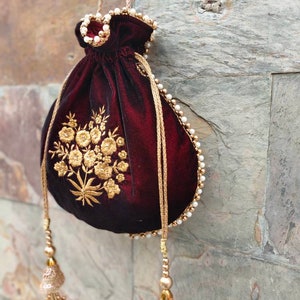 Kuber Industries Silk Traditional Mirror Work Clutch Potli Batwa Pouch Hand  Bag for Bridal, Casual, Party, Wedding (Gold)-KUBMART11484, Standard :  : Fashion