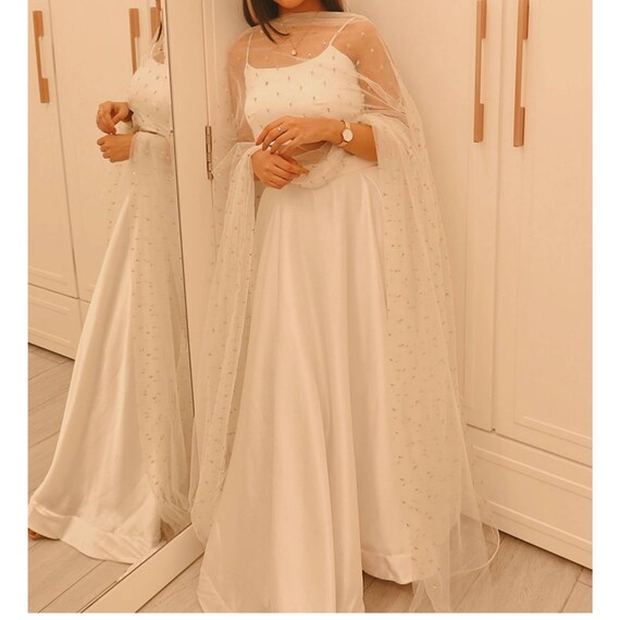 White Lehenga Made of Silk With a Skirt 