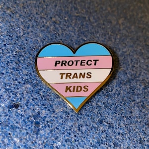Épinglette Fierté Protect Trans Kids