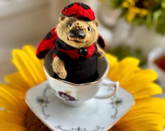 Oso de peluche miniatura con disfraz de mariquita: Oso coleccionable de viscosa (7 cm)