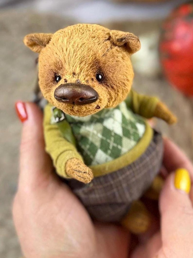 Osito de peluche en miniatura OOAK, oso de peluche coleccionable, osito de peluche hecho a mano con ropa hecha a mano. imagen 1