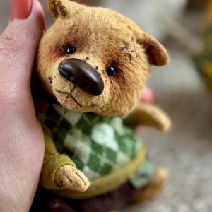 Osito de peluche en miniatura OOAK, oso de peluche coleccionable, osito de peluche hecho a mano con ropa hecha a mano. imagen 9