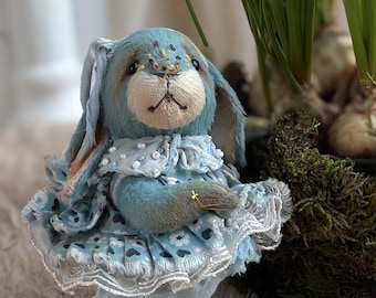 Conejito de peluche vintage de viscosa: extremidades móviles, ropa extraíble