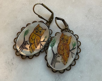 Vintage Perlmutt Gemalt Eule Cameo Baumeln Ohrringe Antike Messing Fassung
