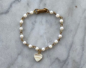 Vintage Delicate Glass Pearl Bracelet with  Mother of Pearl Heart Charm