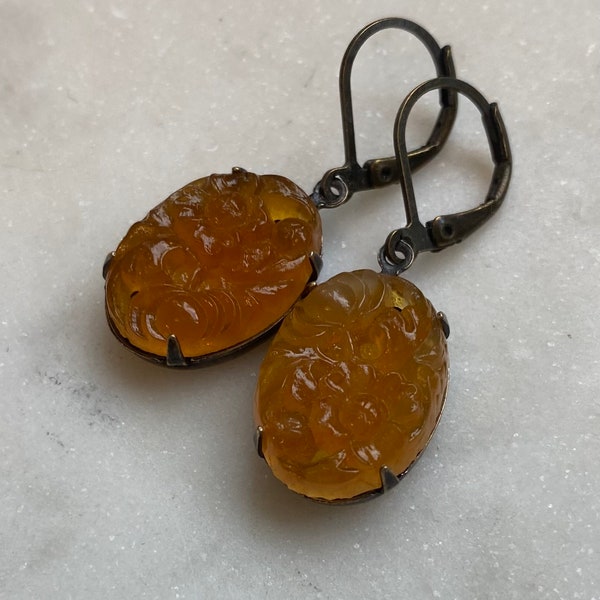 Beautiful Vintage 18x13mm Topaz Amber Oval Floral Japanese Glass Dangle Earrings.