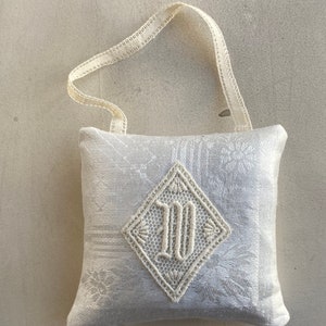 Vintage „M” Koronkowy monogram lniany woreczek z francuską lawendą