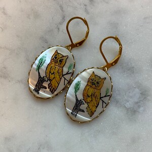 Vintage Perlmutt Eulen Cameo Ohrringe Gold Fassung Gemalt