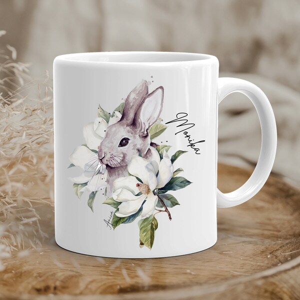 Kaffee-Tasse Hase Blumen Motiv Becher mit Namen Kaffeetasse personalisierbar Osterhase Wunschtext Dankeschön-Geschenk, kleines Geschenk