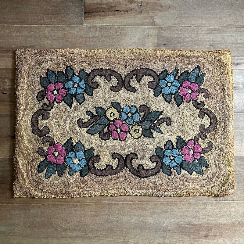 Primitive Hooked Rug - Etsy