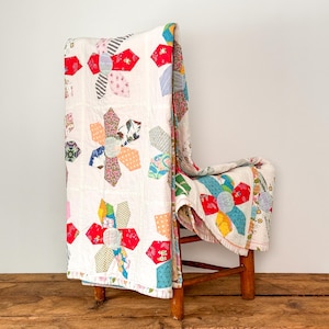 Vintage Hand-Made Small Quilt - Hand-Stitched Dresden Appliqué Throw: Québec, Canada, 1950s