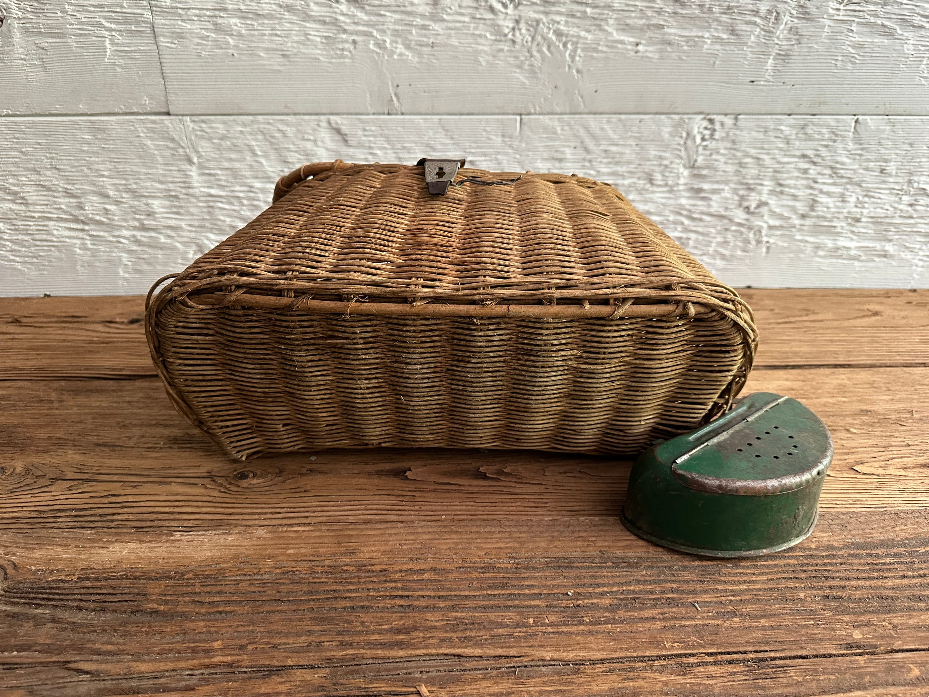 Vintage Wicker Fishing Creel Basket, Fly Fisherman Basket With Old Pal Bait  Box With Belt Loop, Circa 1950s 