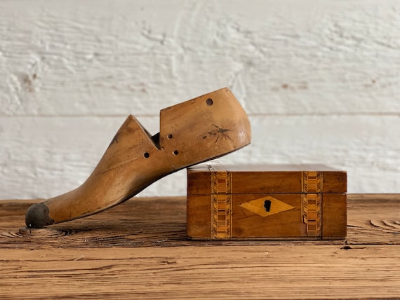 Shoe form best sale stretcher