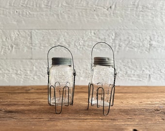 Paire of antique metal wire Mason jar bailers with handles, metal wire rack for canning jars, metal caddy for glass jars