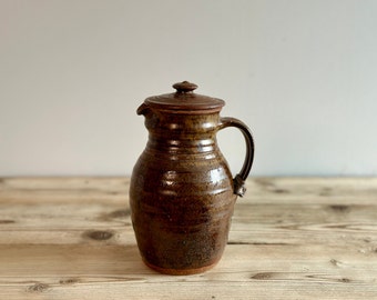 Vintage hand-turned brown ceramic water pitcher with lid, rustic pottery studio jug, from Québec, Canada, circa 1960s