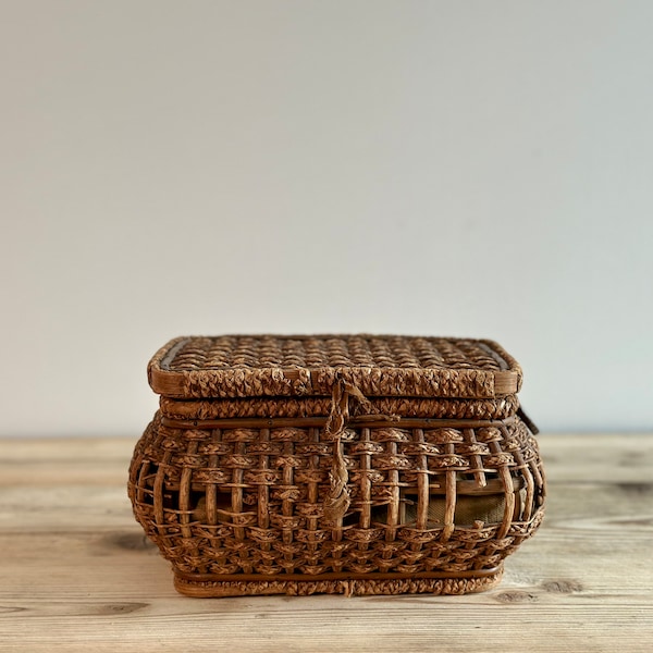 Antique Victorian wicker sewing box with lid, old sewing basket lined with floral silk fabric, circa late 1800s to early 1900s