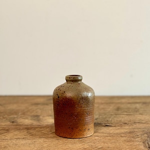 Vintage hand-turned stoneware pottery bottle or vase, speckled brown studio pottery signed Joanne Cyr, from Québec, Canada, circa 1970s