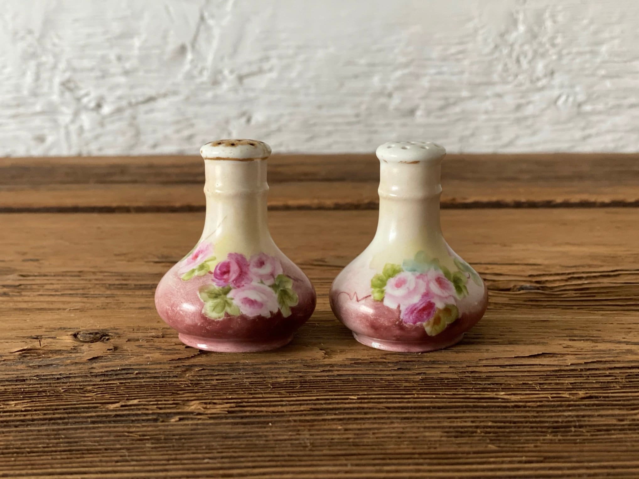 Dining & Serving Vintage Hand Painted Ceramic Salt And Pepper Shakers