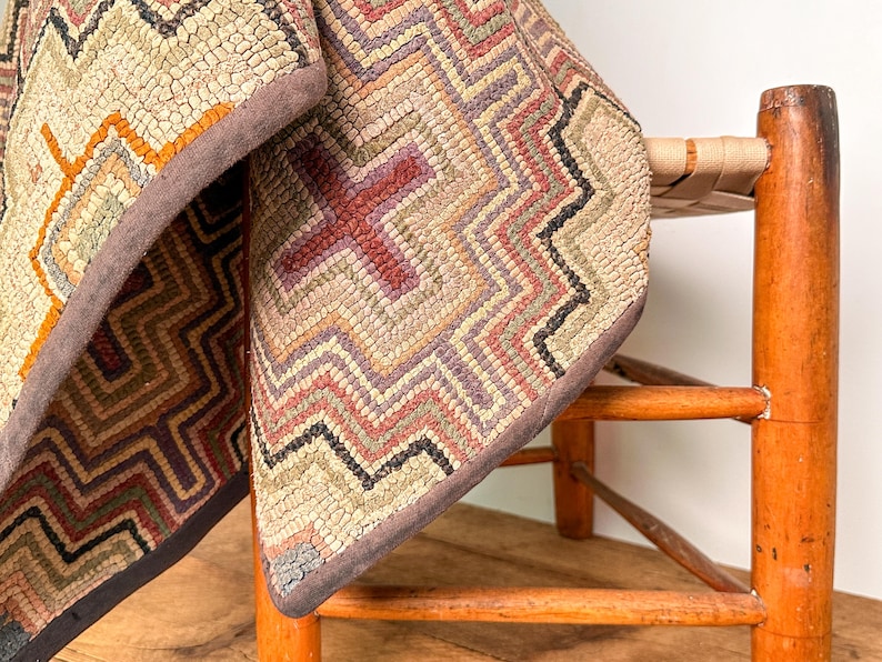 Folk Pattern Rug Antique Hand-hooked Rug - Geometric Cross Folk Art Mat in Earth Tones ...