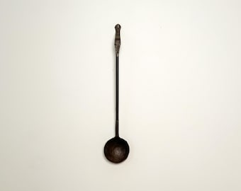ヴィンテージの手鍛造鉄製おたままたは大きなかき混ぜスプーン：カナダ、ケベック州、1940年代頃