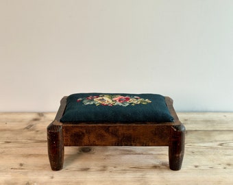 Vintage tapestry footrest made of wood and covered with a wool needlepoint panel, red and yellow flowers over a blue background