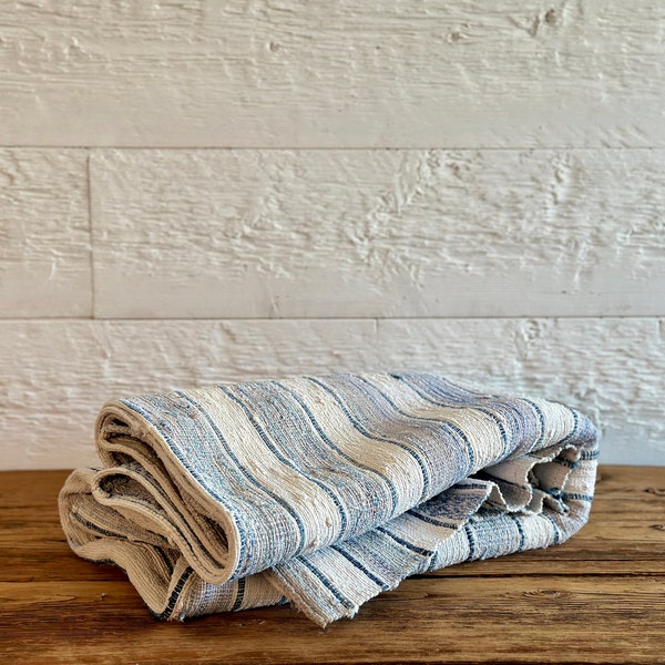 Antique hand-woven blanket from Quebec, a traditional French-Canadian 'catalogne', with white, beige and blue stripes, circa 1930s