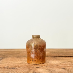 Vintage hand-turned stoneware pottery bottle or vase, speckled brown studio pottery signed Joanne Cyr, from Québec, Canada, circa 1970s