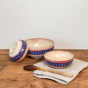 Set of 3 Vintage Nesting Bowls – Hand-Painted Blue & Red Chevron – Made in England, 1950s