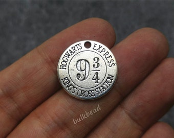 2 x Tibetan Silver HARRY POTTER HOGWARTS EXPRESS 9 3//4 PLATFORM DISC Charms