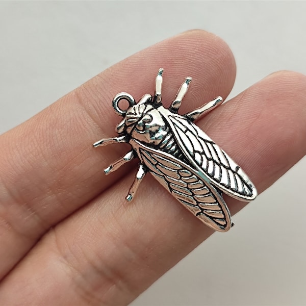 Cicada Charm Antique Silver Bulk, Cicada Pendant, Tibetan Silver Cicada Charm, Wholesale Animal Necklace Keychain Charm