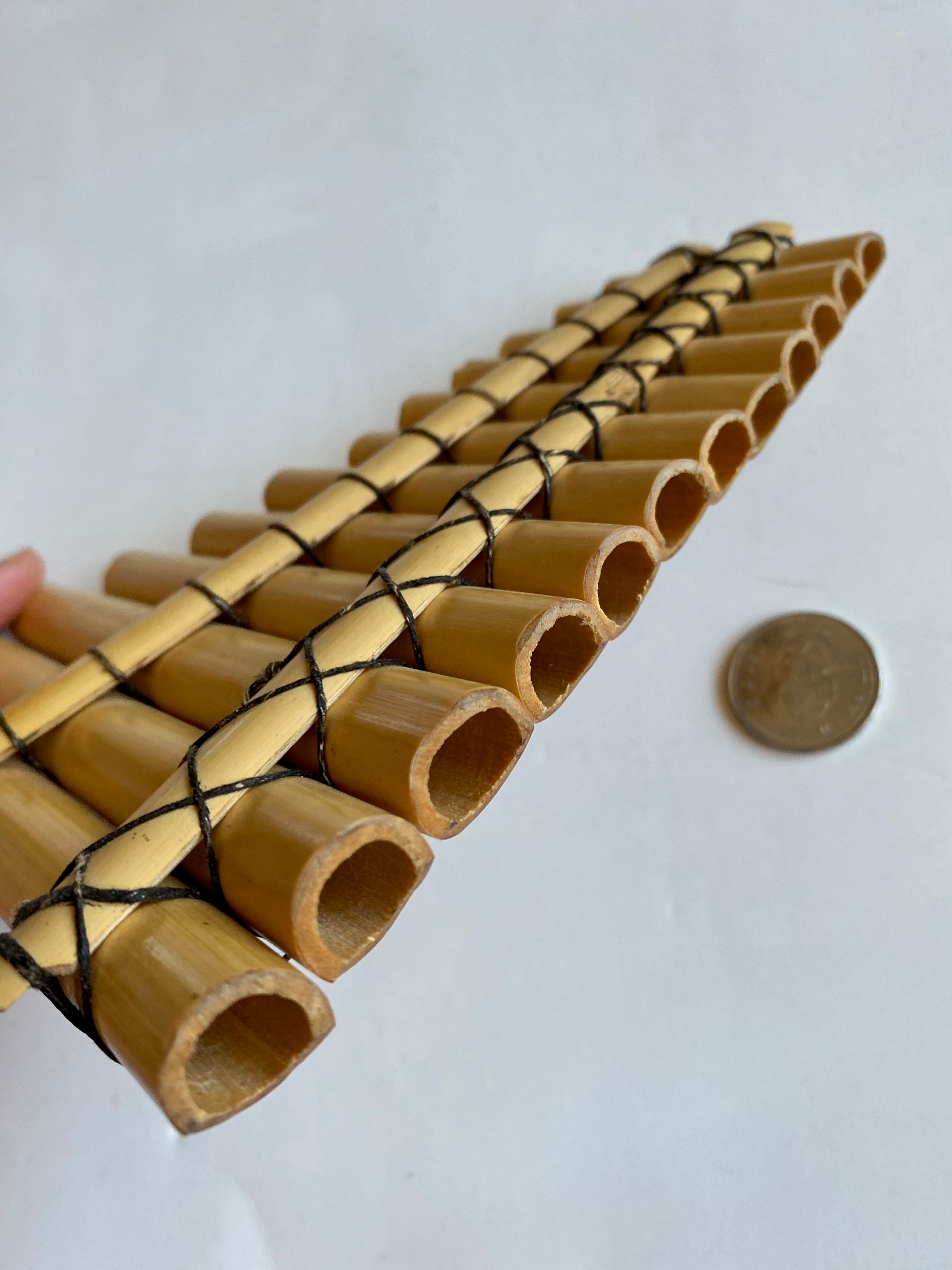 Flûte de Pan en bambou naturel 12 flûtes à bec. Artisanal et ethnique.