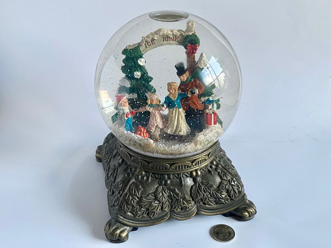 Vintage Christmas Snow Globe, Christmas Scene Snow Water Globe, Ice Rink Family Skating Vintage