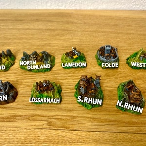 Miniature di città compatibili con il gioco da tavolo War of the Ring