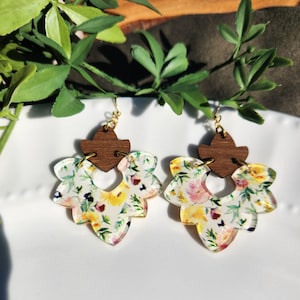 Summer Floral Wood and Acrylic earrings, Statement earrings, Spring Floral Jewelry, Flower earrings