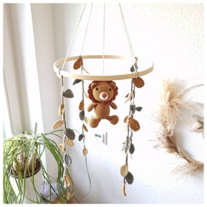 Baby mobile, hanging mobile, amigurumi, crocheted lion, crocheted garland, mobile